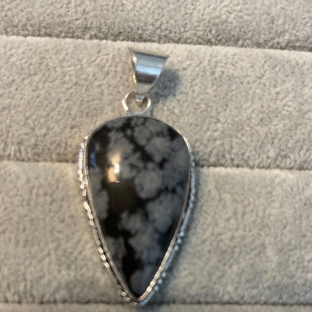 Chic Silver plated stone Black and Gray Pendant